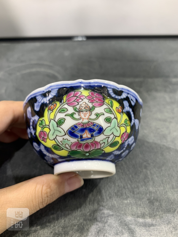 清乾隆青花留白开光粉彩莲花观音纹杯碟一套 - 图4